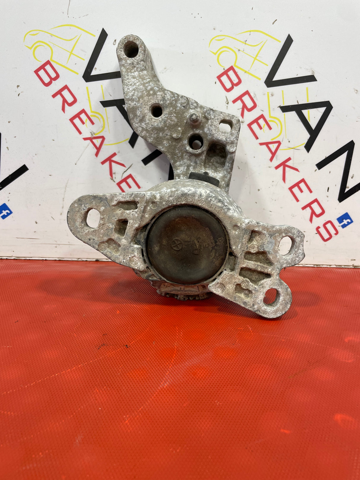 Renault ENGINE MOUNT  P/N 112841371R