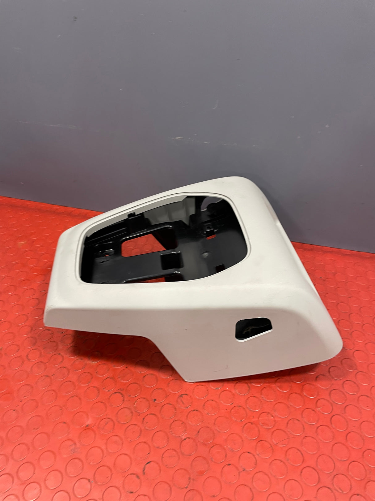 Saic Maxus Deliver 9 CENTER CEILING LIGHT HOUSING 2.0 2021-2024 P/N C00144873