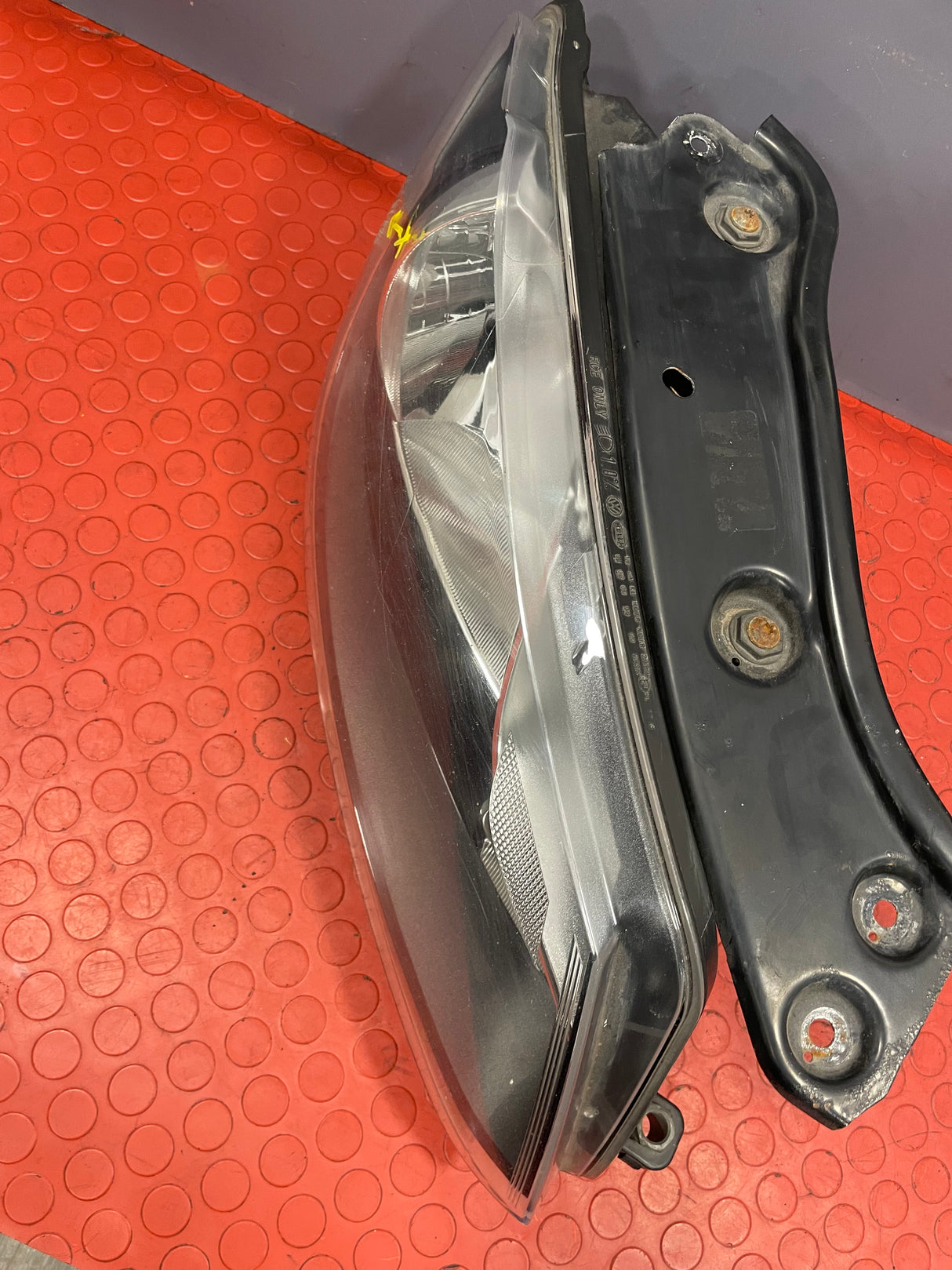 Volkswagen Caddy HEADLIGHT ASSEMBLY Driver's Side (with Scratches please see photos & 1 bulb missing) P/N TYC2012473152