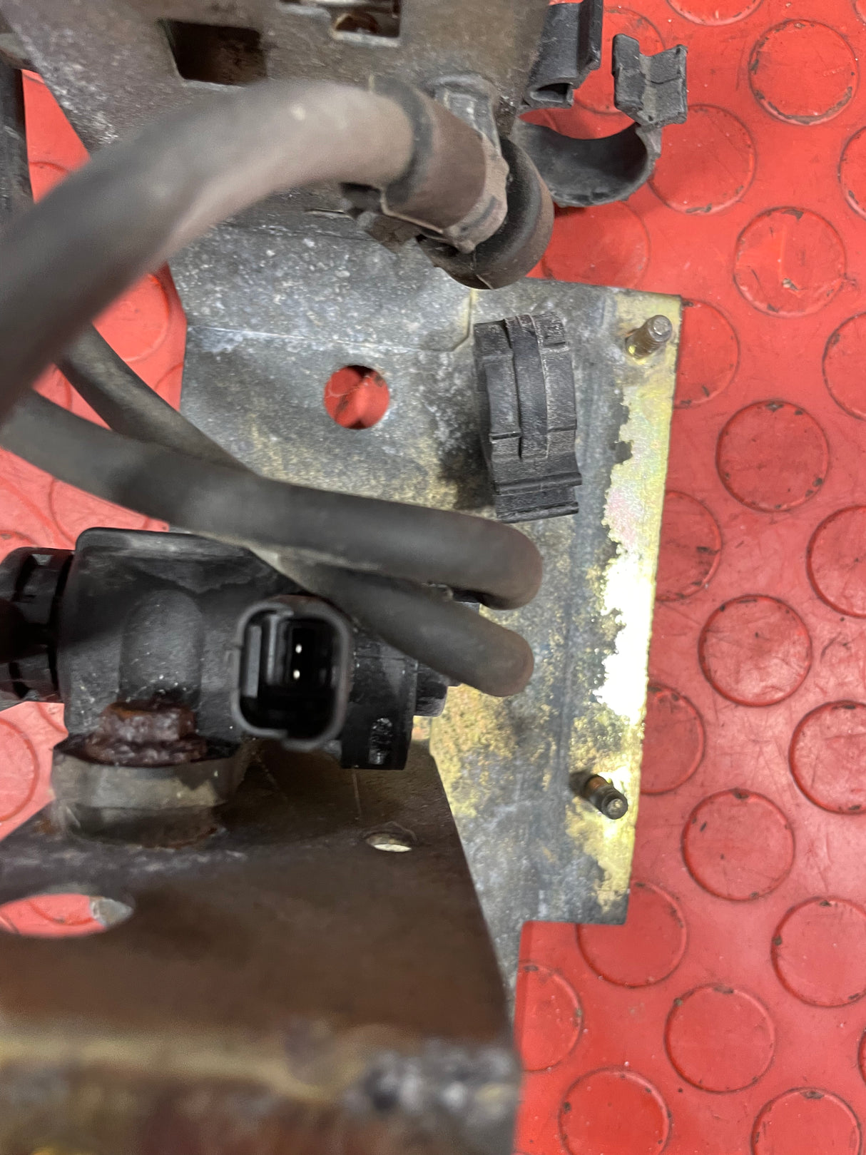 Citroen Relay/Peugeot Boxer/Fiat Ducato SET OF BOSCH VACUUM SOLENOID VALVE & GLOW PLUG RELAY w/ HOUSING 2000-2007 P/N 9628971180 / 9639912580