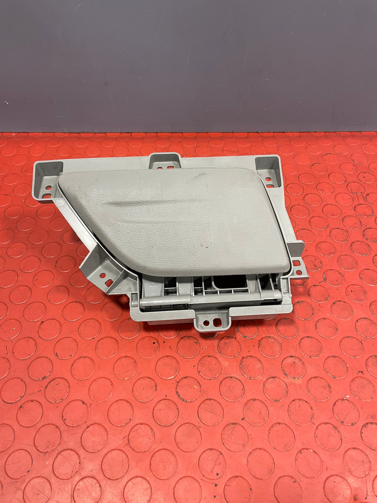 Saic Maxus Deliver 9 DASHBOARD PANEL CIGARETTE ASHTRAY 2021-2024 P/N SV63 / P00041