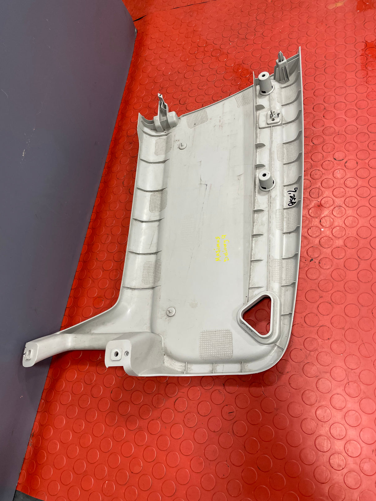 Saic Maxus Deliver 9 SUN VISOR HOUSING Driver's Side 2021-2024 P/N C00144870