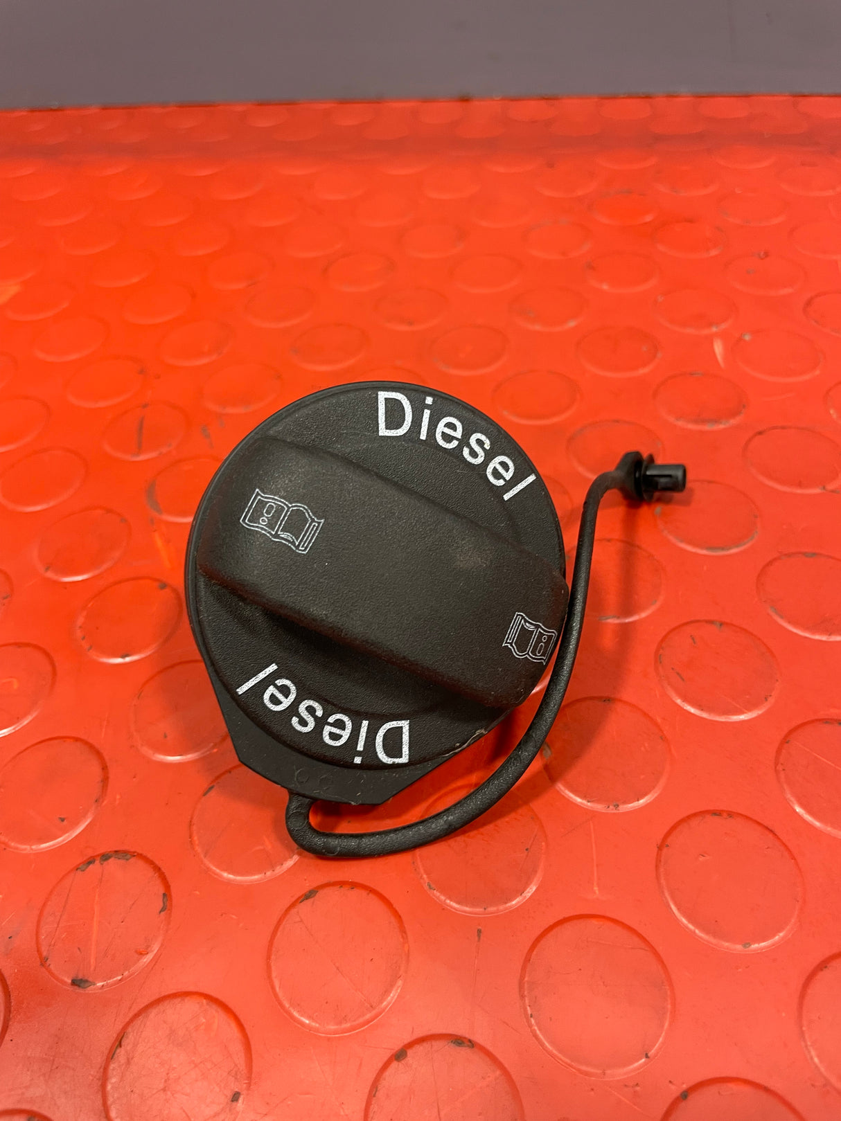 Volkswagen/Audi DIESEL FILLER CAP B6,B7,1.6,1.9,2.0P/N 3C0201553K