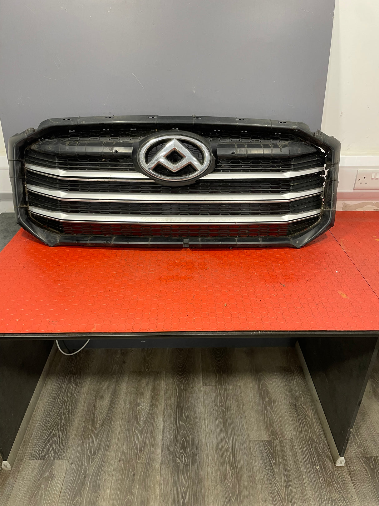 Saic Maxus Deliver 9 BUMPER GRILL (Left Side Frame Damage) SPARE OR REPAIR 2021-2024 P/N SV63
