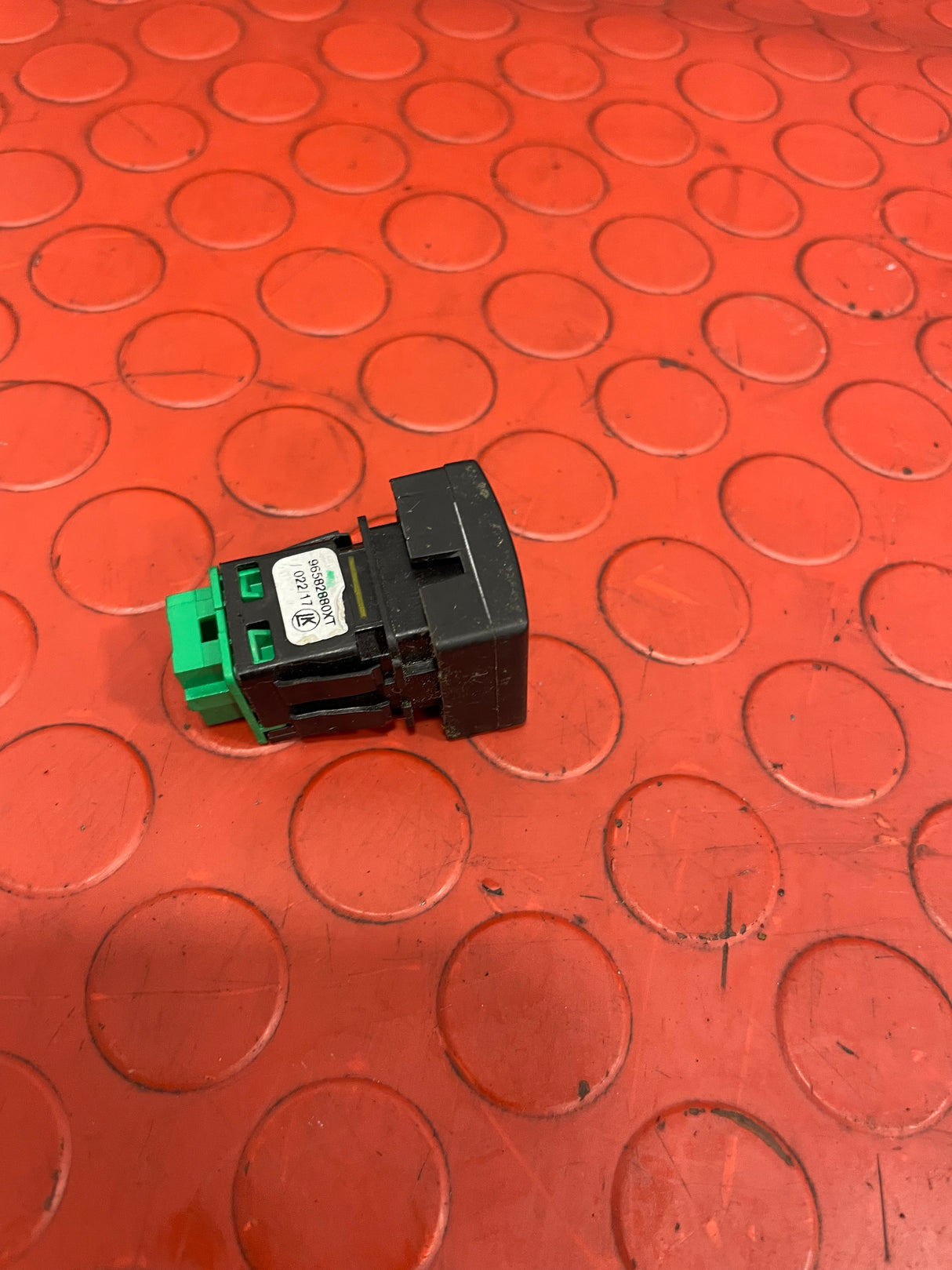 Citroen Berlingo/Peugeot Partner CABIN LOCK SWITCH 2008-2018 P/N 96582880XT