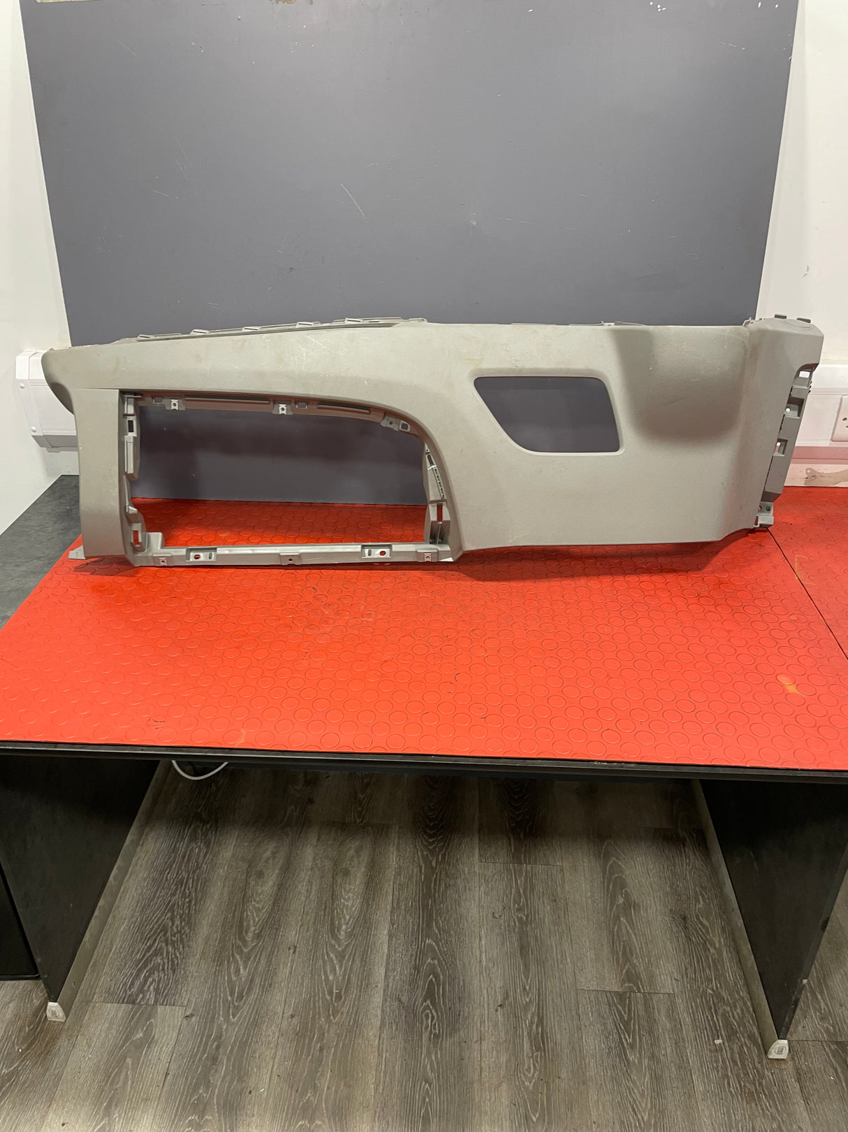 Saic Maxus Deliver 9 FRONT DASHBOARD PANEL,GLOVE BOX HOUSING 2021-2024 P/N 1860982 / 1860988 / 1860985