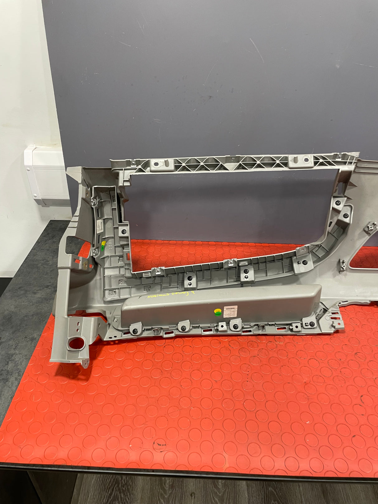 Saic Maxus Deliver 9 FRONT DASHBOARD PANEL,GLOVE BOX HOUSING 2021-2024 P/N 1860982 / 1860988 / 1860985