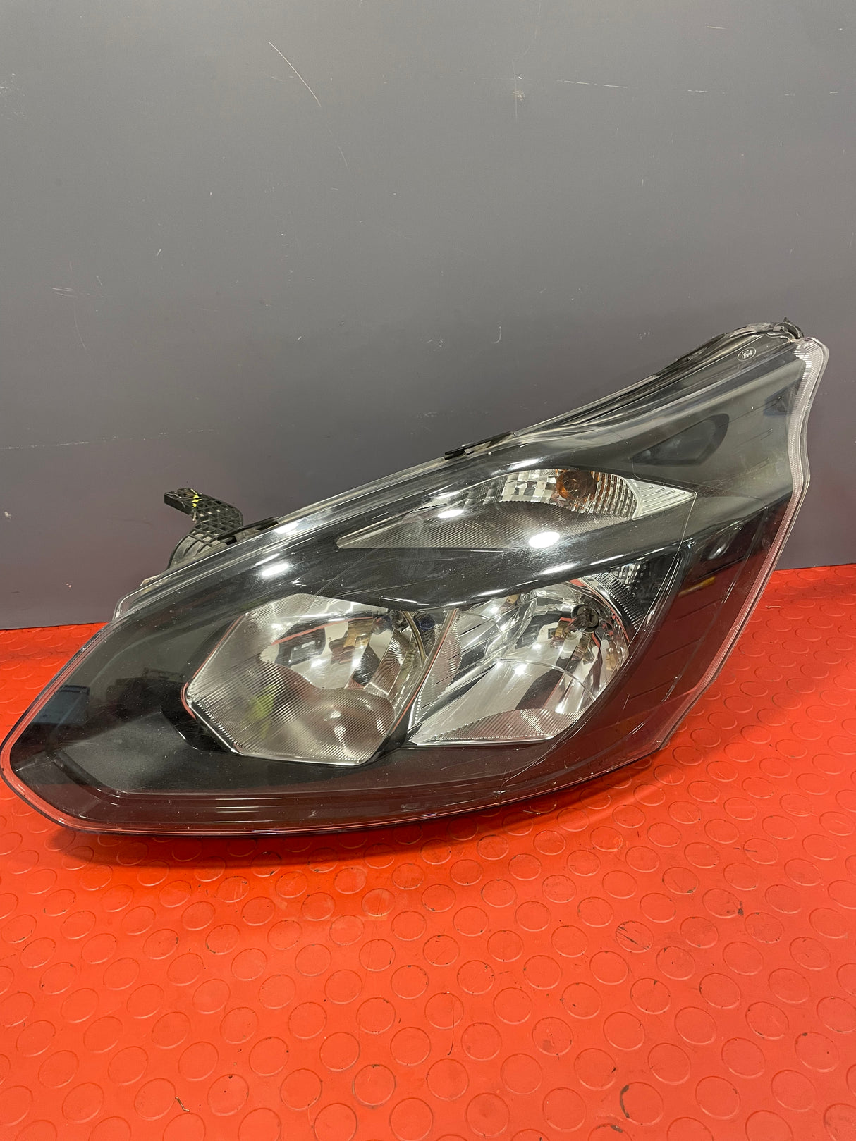 Ford Transit Custom HEADLIGHT LH PASSENGER SIDE BLACK INTERIOR (DAMAGED MOUNTING POINT) 2013-2018 P/N BK2113W030AJ - 2