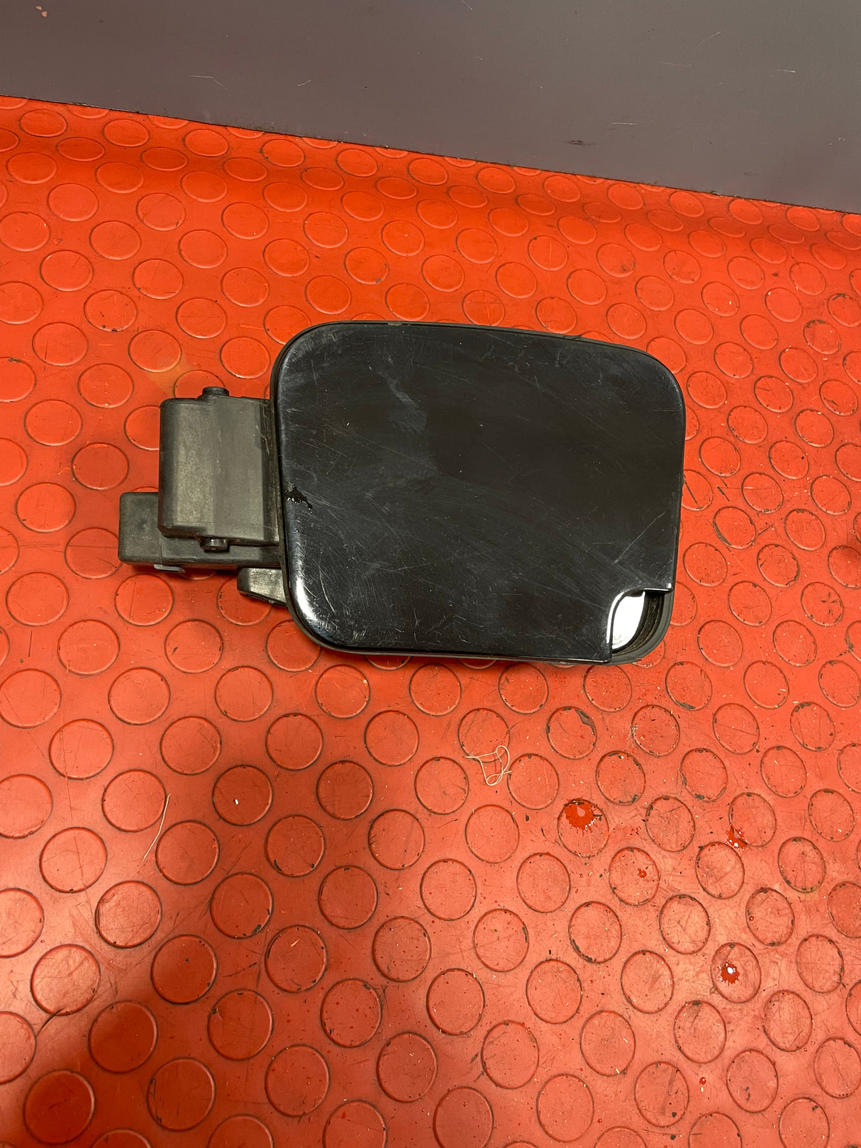 Citroen Dispatch/Peugeot Partner/Vauxhall Vivaro/Toyota Proace/Fiat Scudo FUEL COVER DOOR/FUEL FILLER CAP (BLACK) 2016-2024 P/N 9808725080